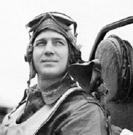 Portrait von Howard R. Combs in seinem Flugzeug.