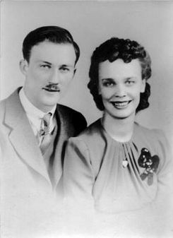 Portrait von George Thomas und seiner Frau in festlicher Kleidung.